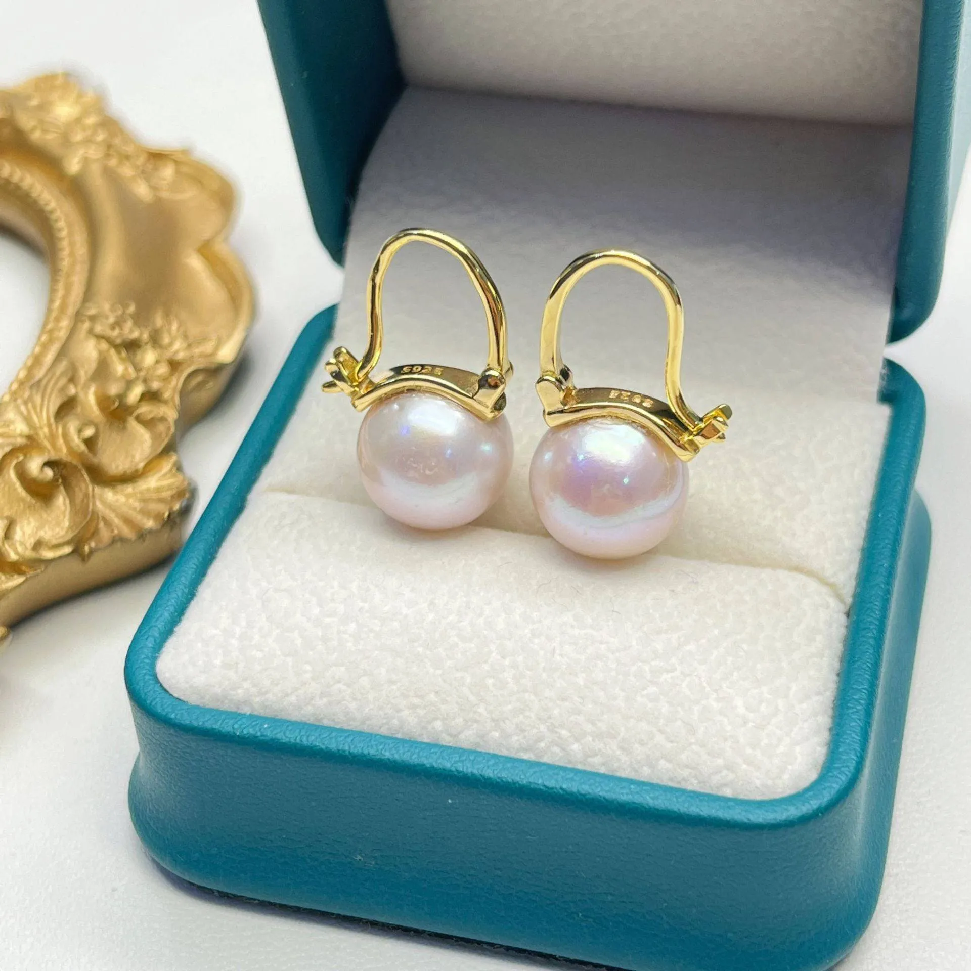 11-12mm Freshwater Pearl Modern Bucket-Shaped Earrings