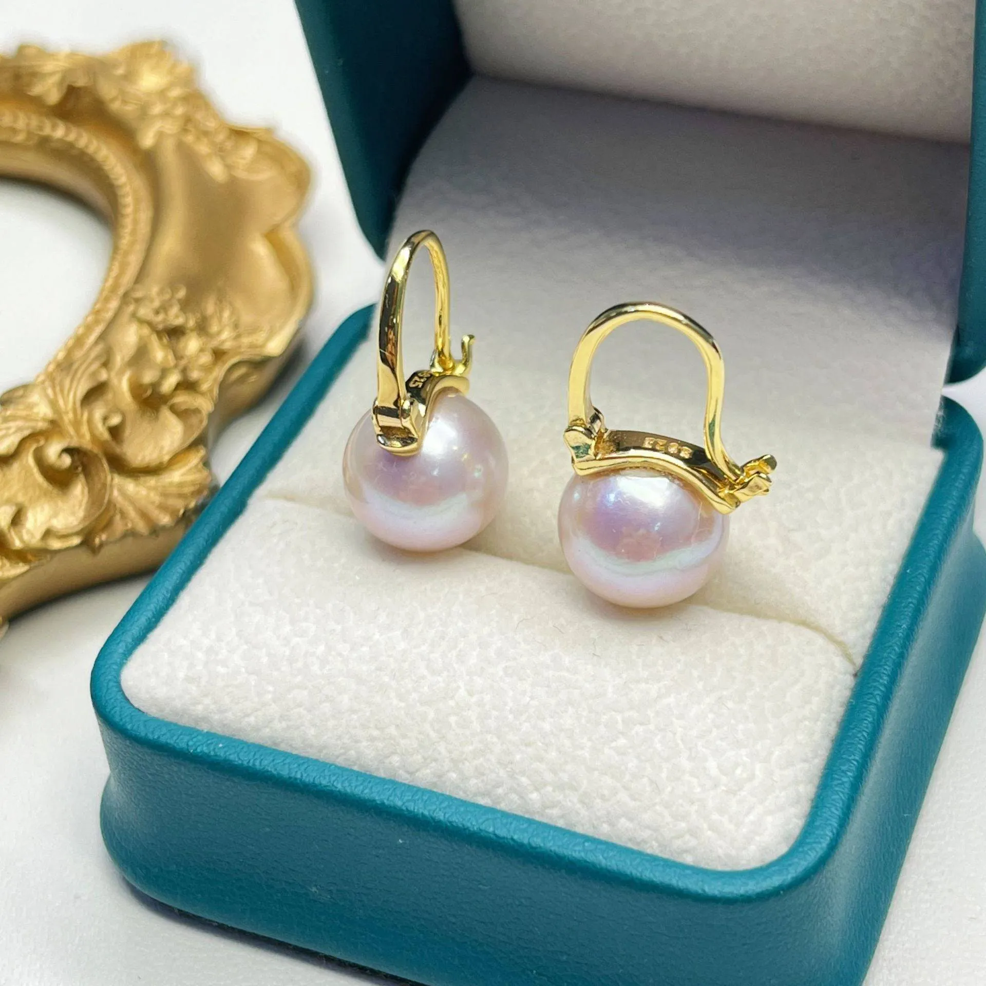 11-12mm Freshwater Pearl Modern Bucket-Shaped Earrings