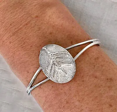 3D Eight Oar Boat on Simple Oval Thin Split Cuff Rowing Bracelet