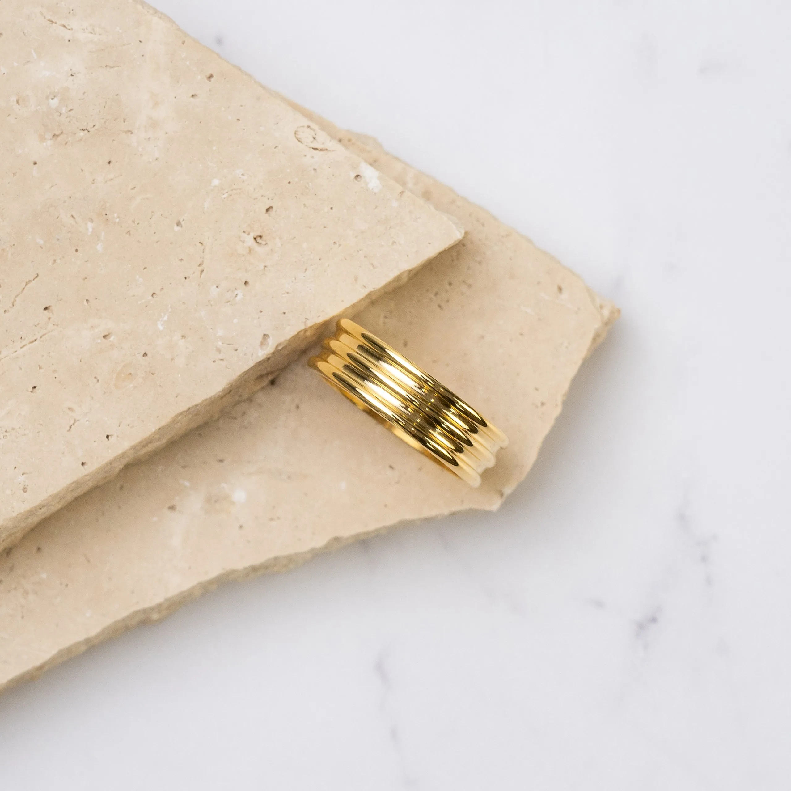 Anna 18k gold plated ribbed ring