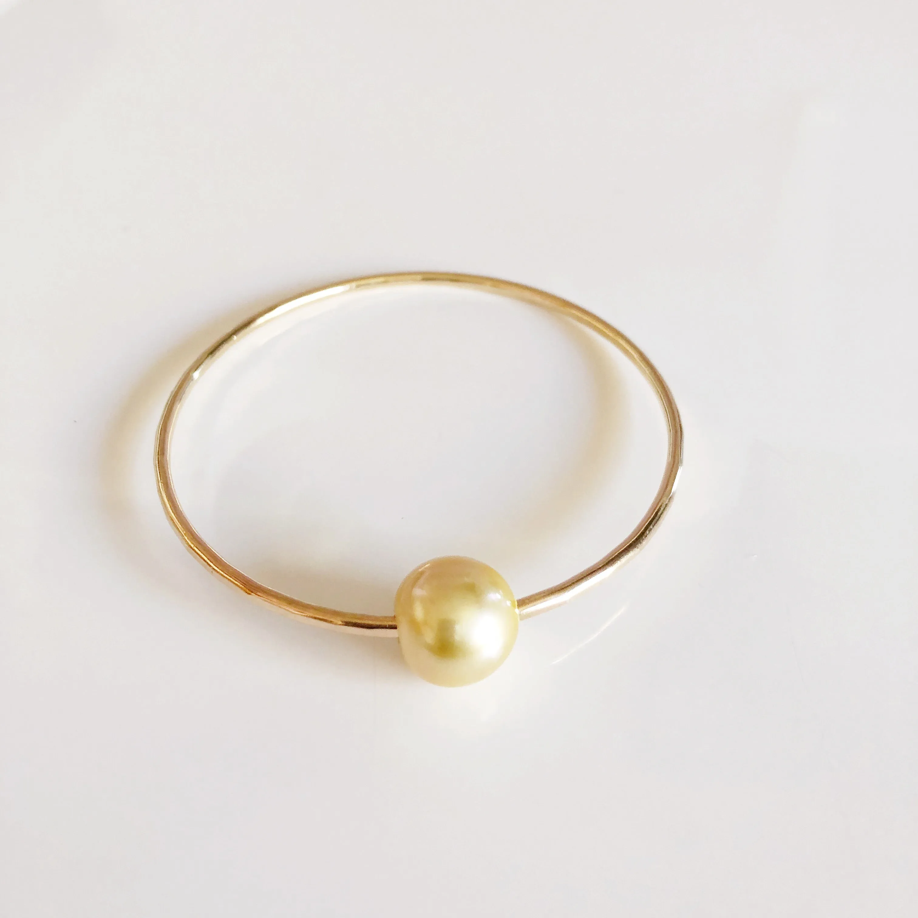 Bangle MIKA- golden south sea pearl (B358)