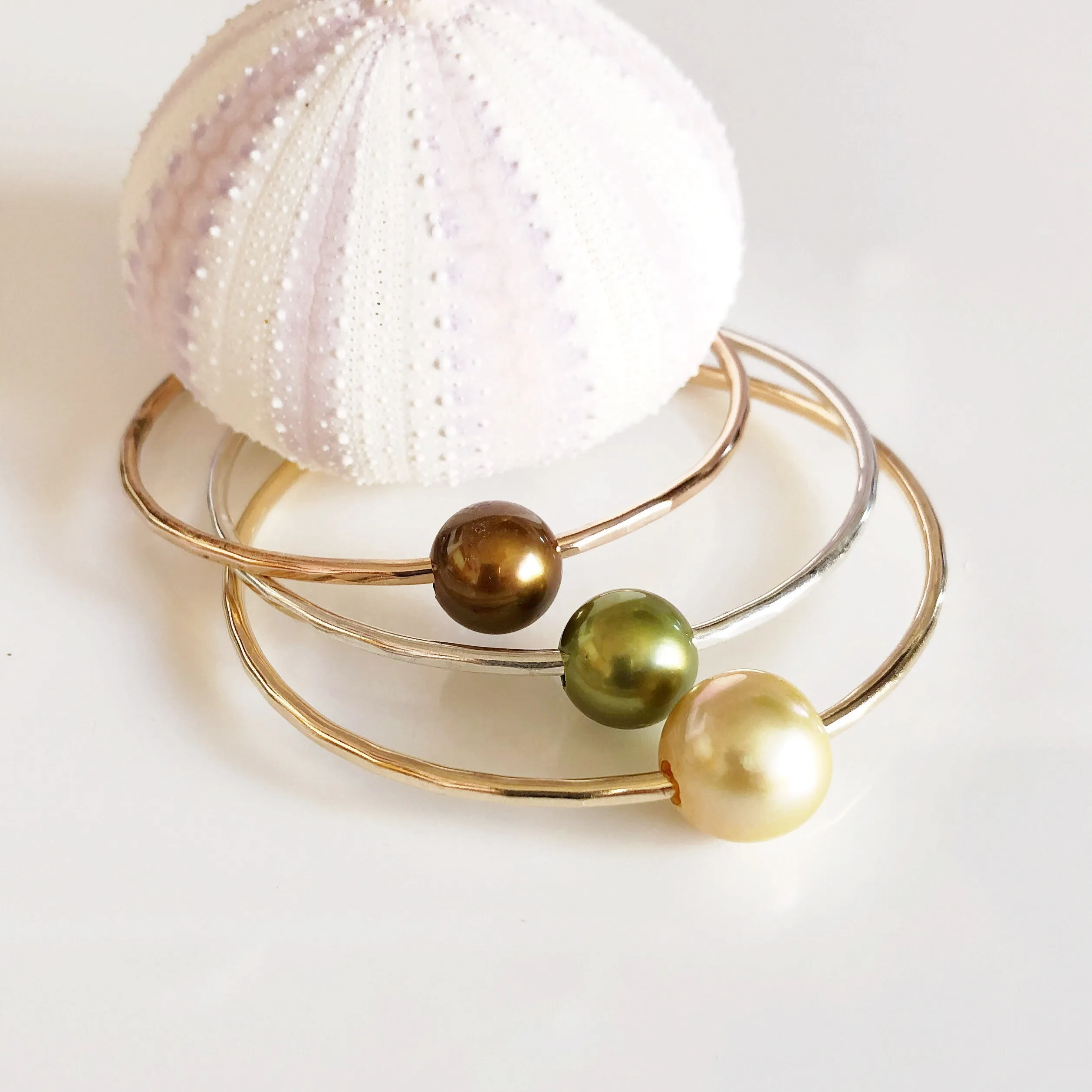 Bangle MIKA- golden south sea pearl (B358)