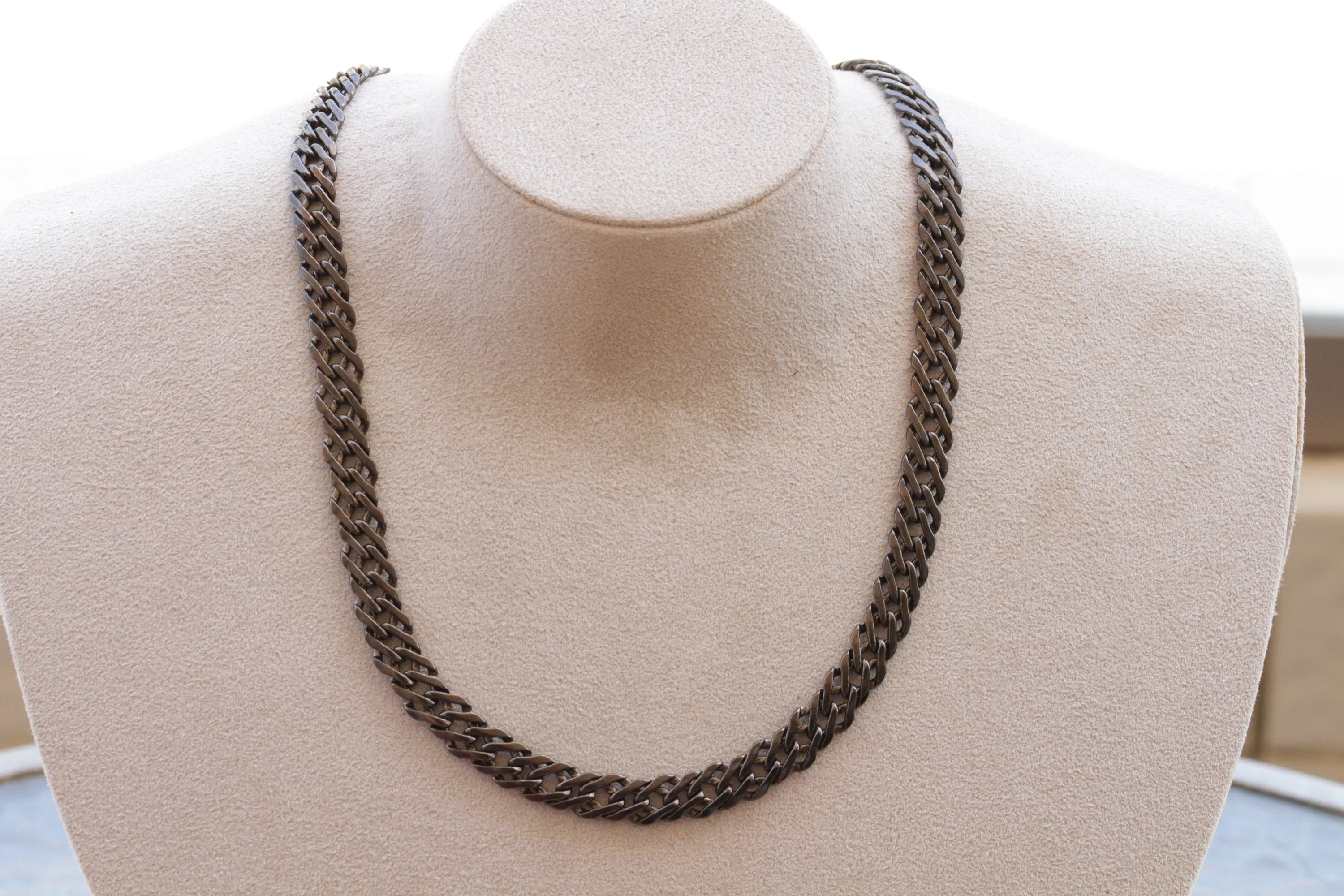 BLACK GOURMET NECKLACE