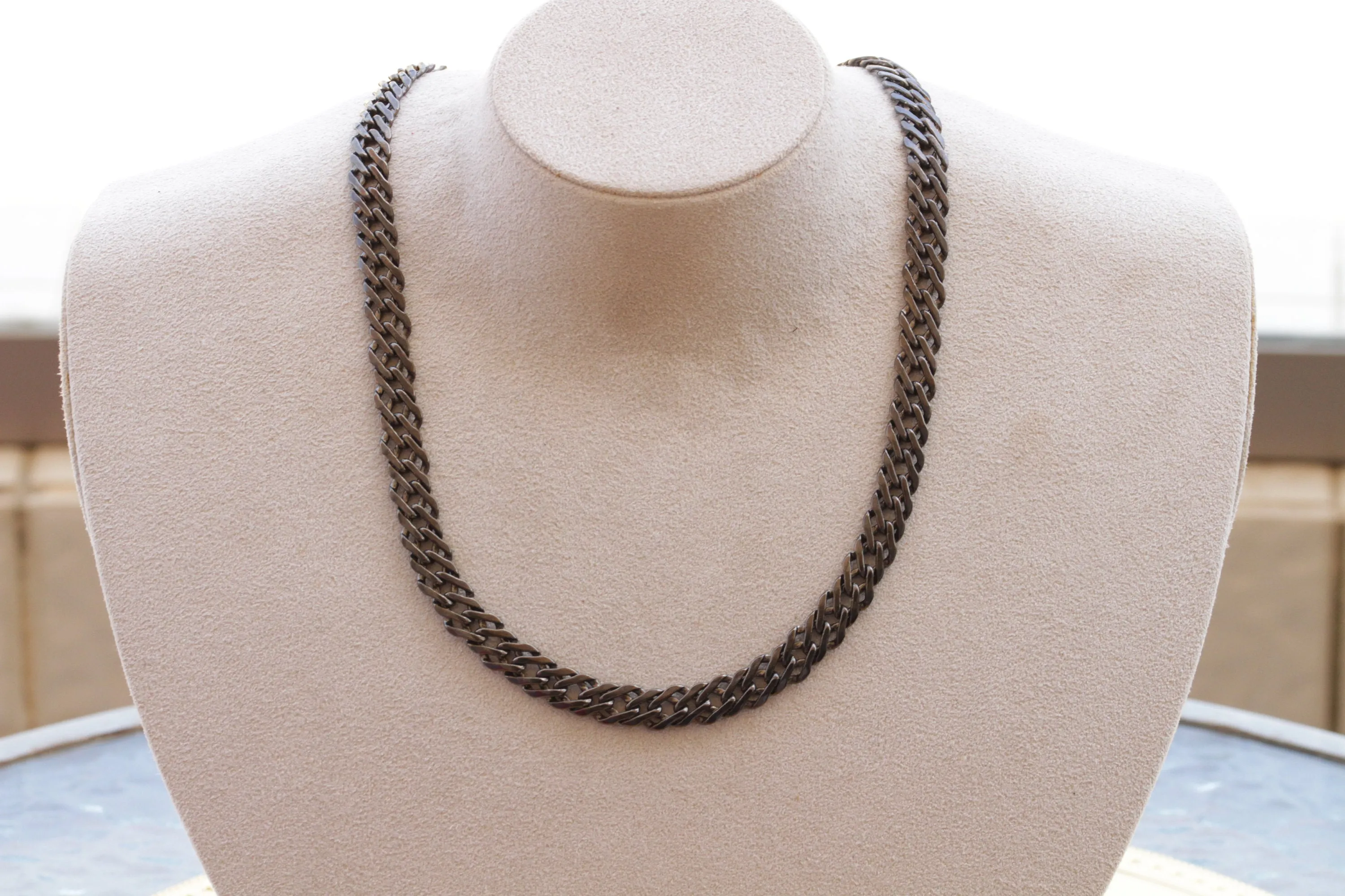 BLACK GOURMET NECKLACE