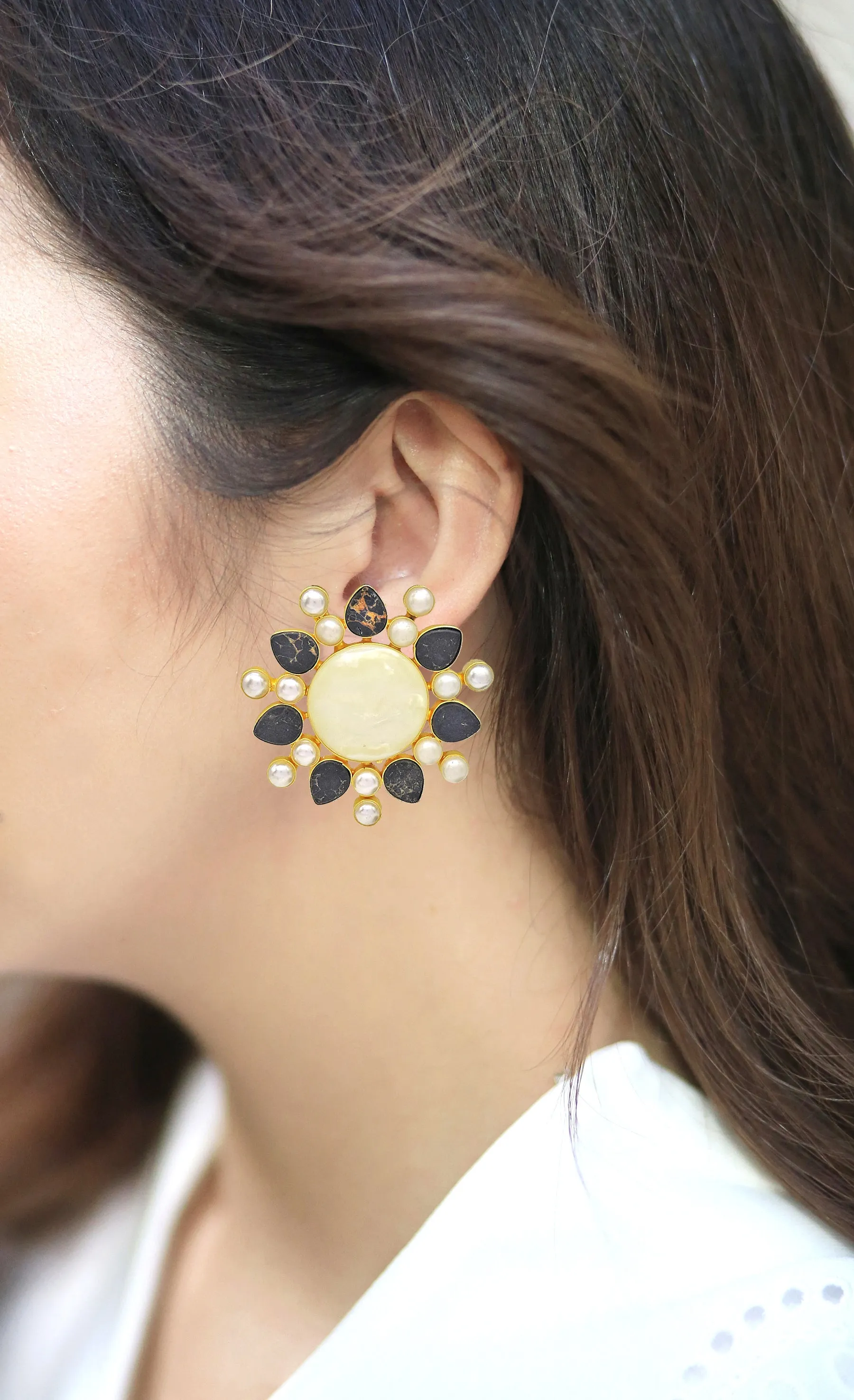 Contrast Flower Earrings