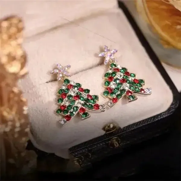 Crystal Snowflake Stud Earrings: Festive Fashion