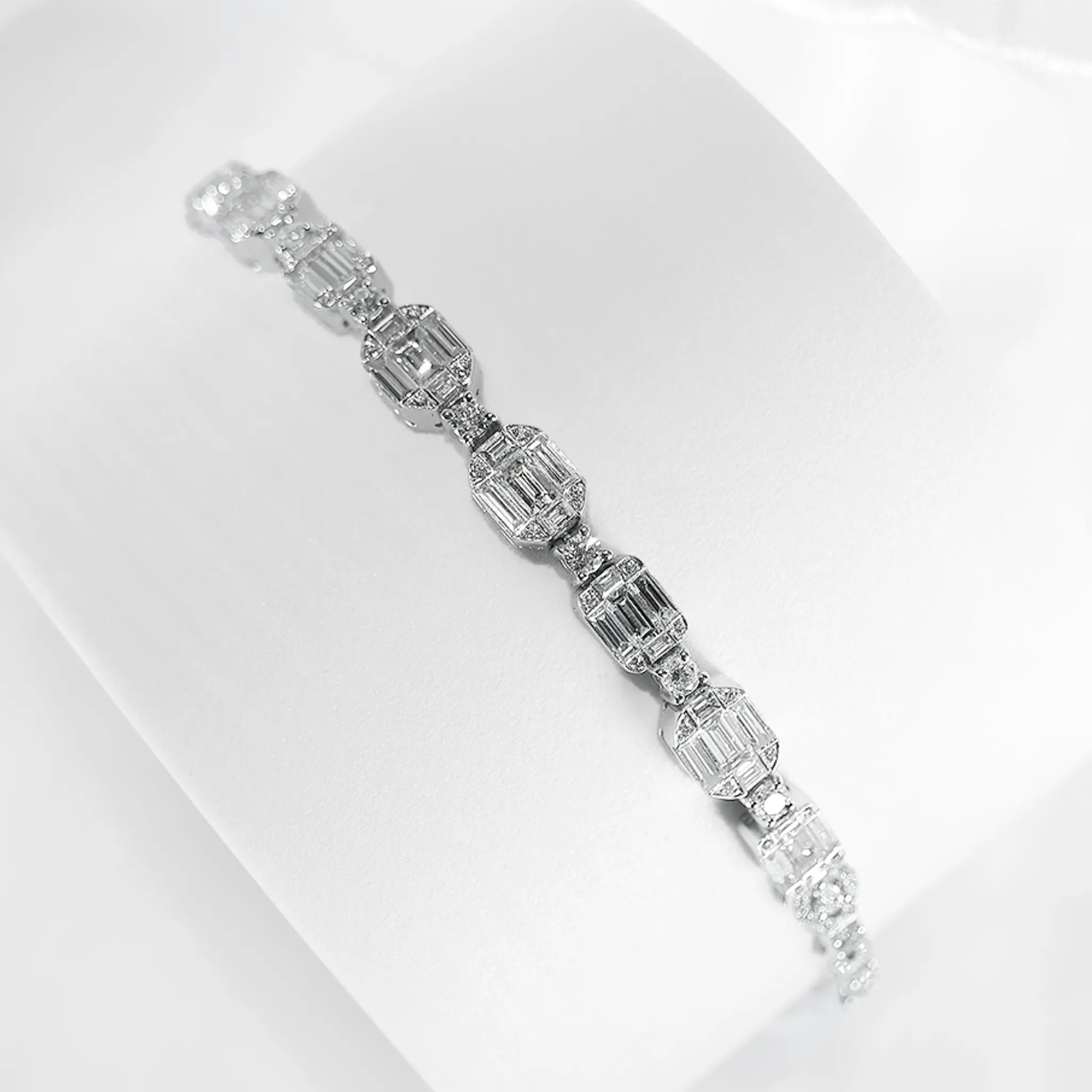 Emerald Invisible Setting Eternity Diamond Bracelet 18kt