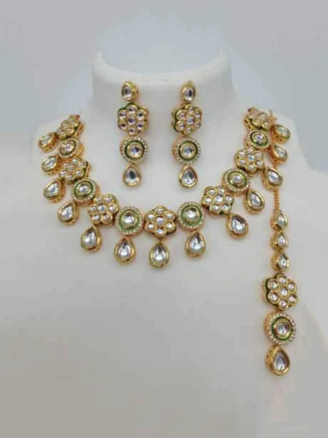 Flower Meena Round Motif Necklace Set