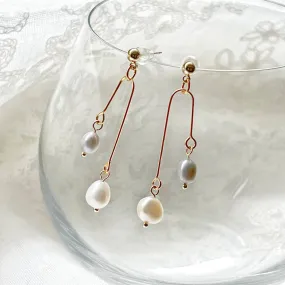 Ninaouity Grey Pearl Drop Earrings