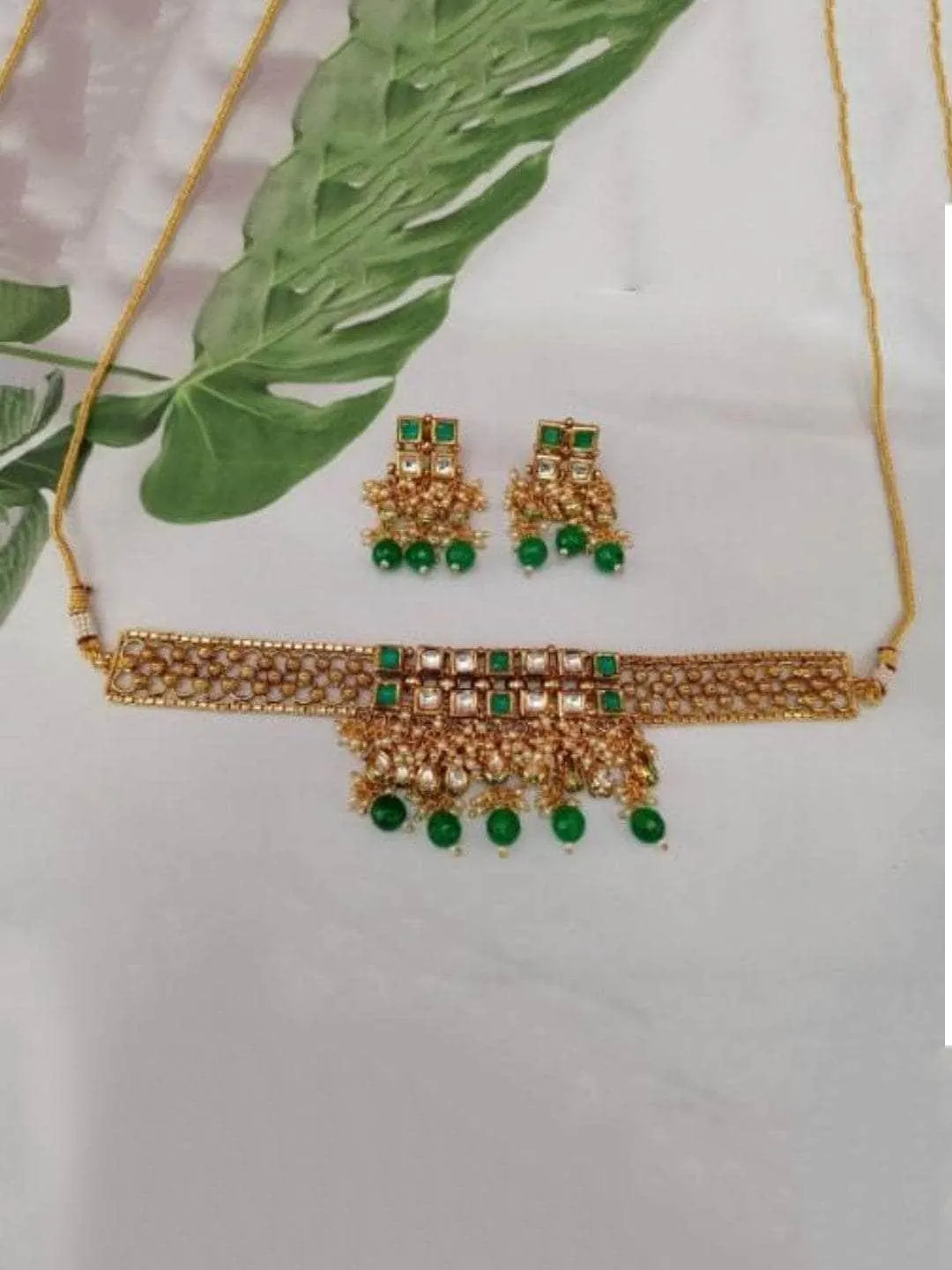 Square Kundna Gold Choker And Earring Set