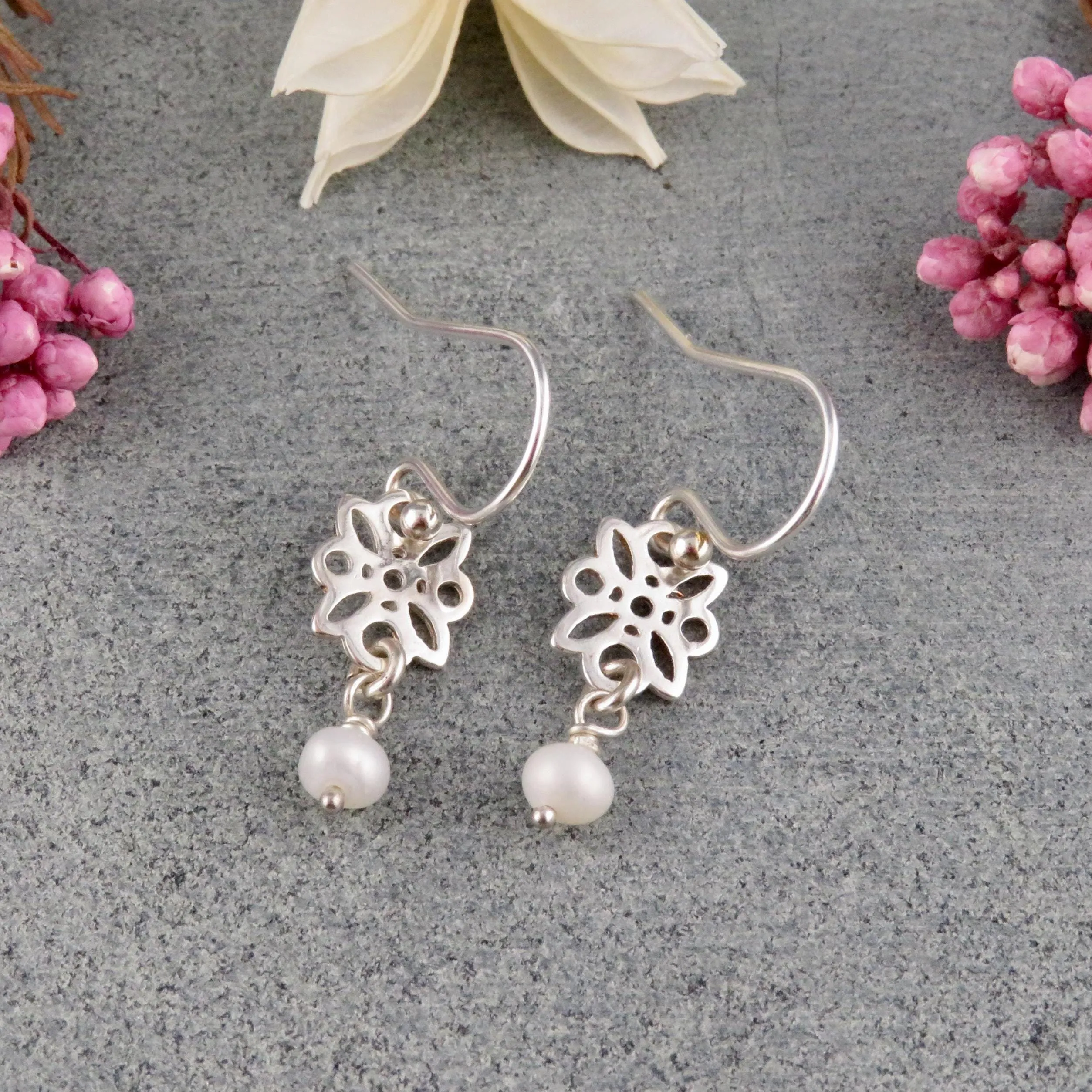 Sweet Flower Pearl Earrings