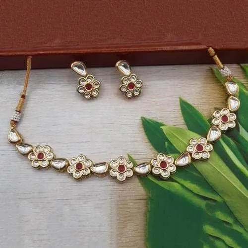 Tiny Flower Motif Simple Necklace Set