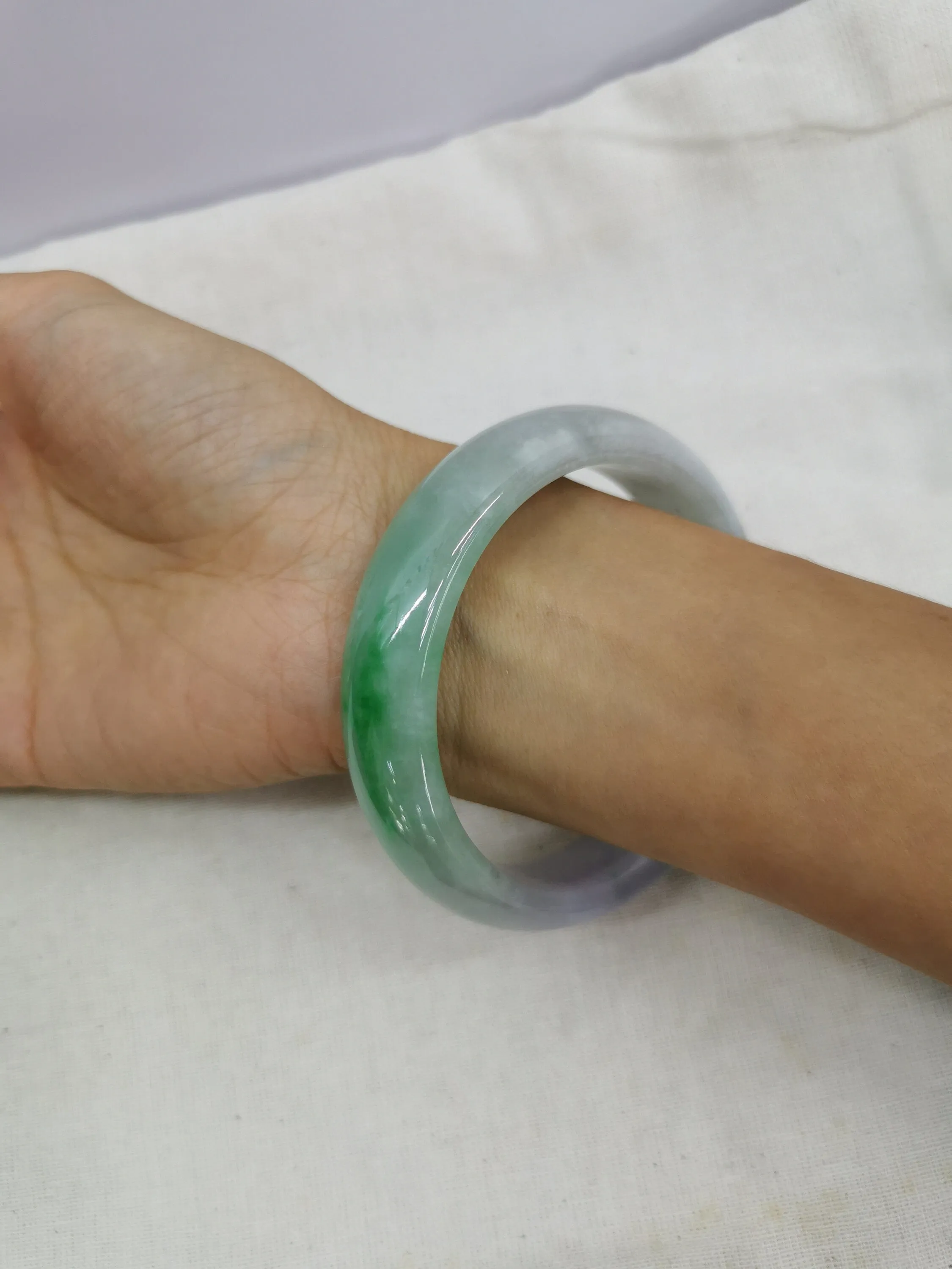 Translucent Jade Dual Colour Purple Lavender and Light Green Wide Bangle