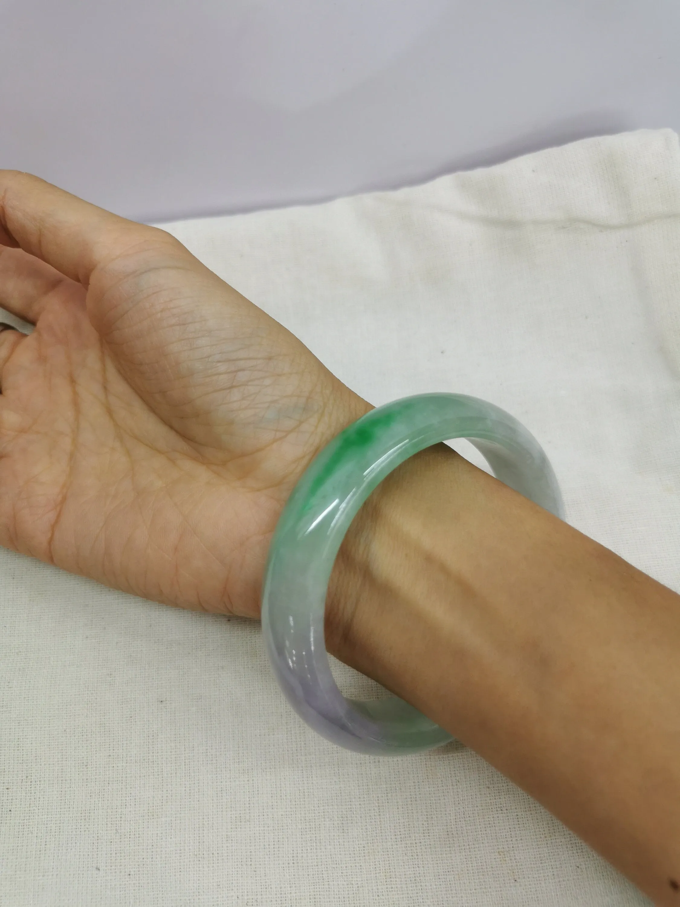 Translucent Jade Dual Colour Purple Lavender and Light Green Wide Bangle