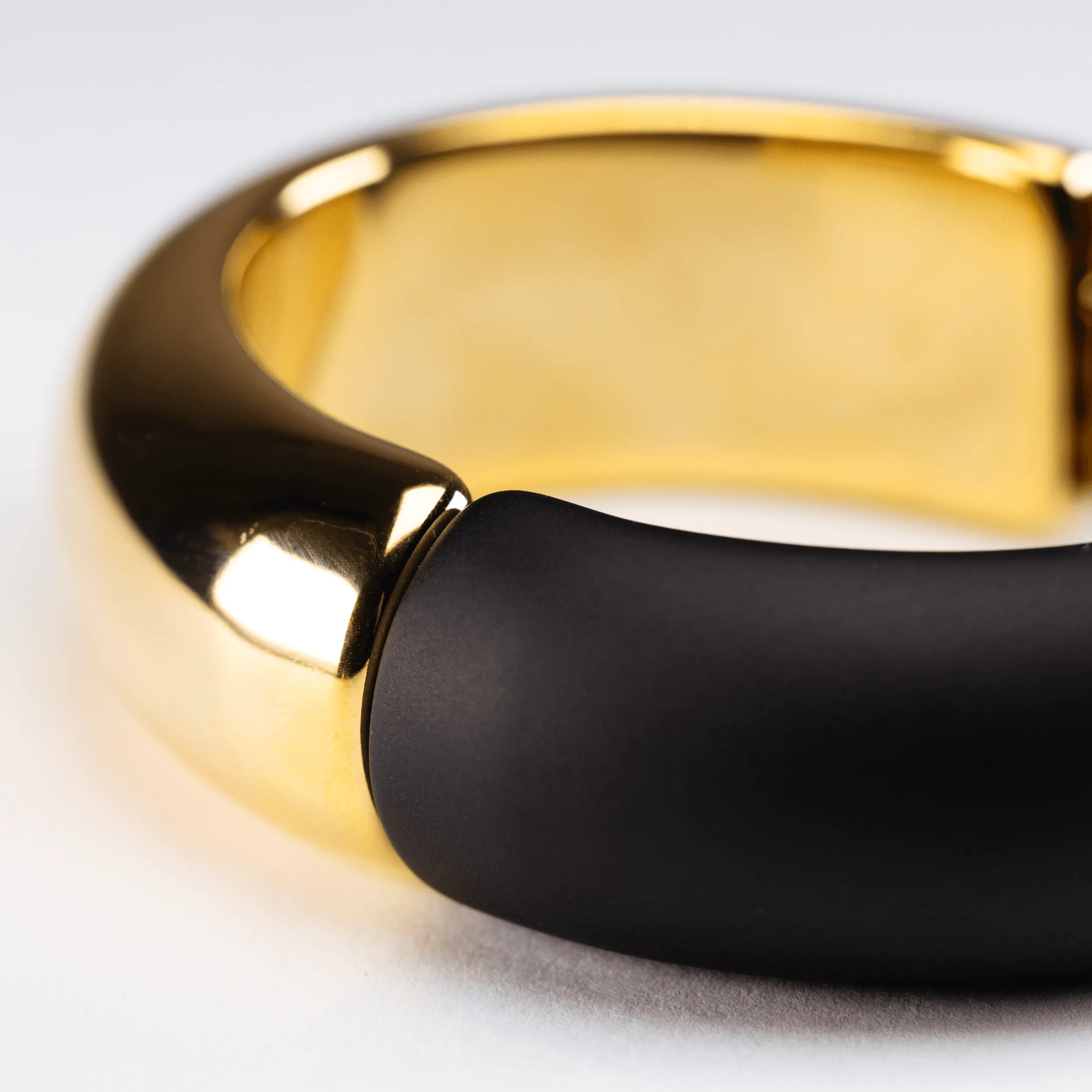 VB x APROPOS 2 Color Bangle Gold - Matt Black