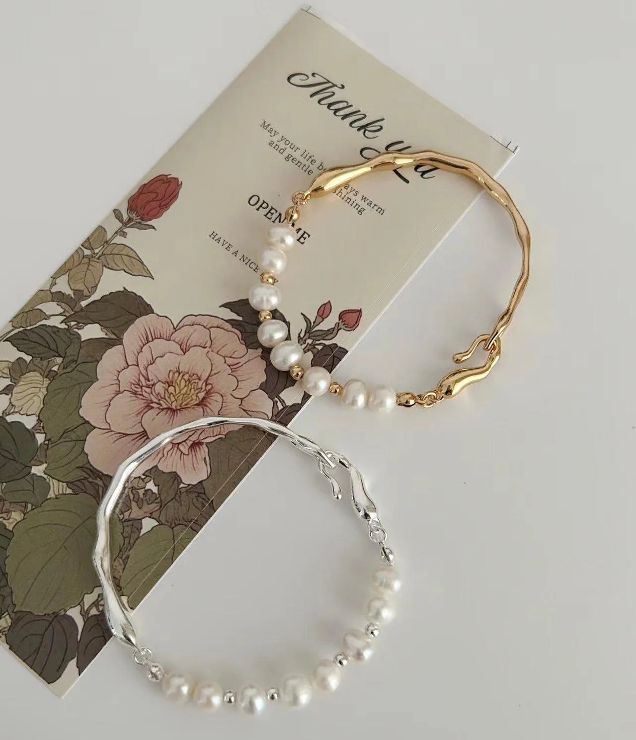 VICTORIA Romantic Pearl bracelet