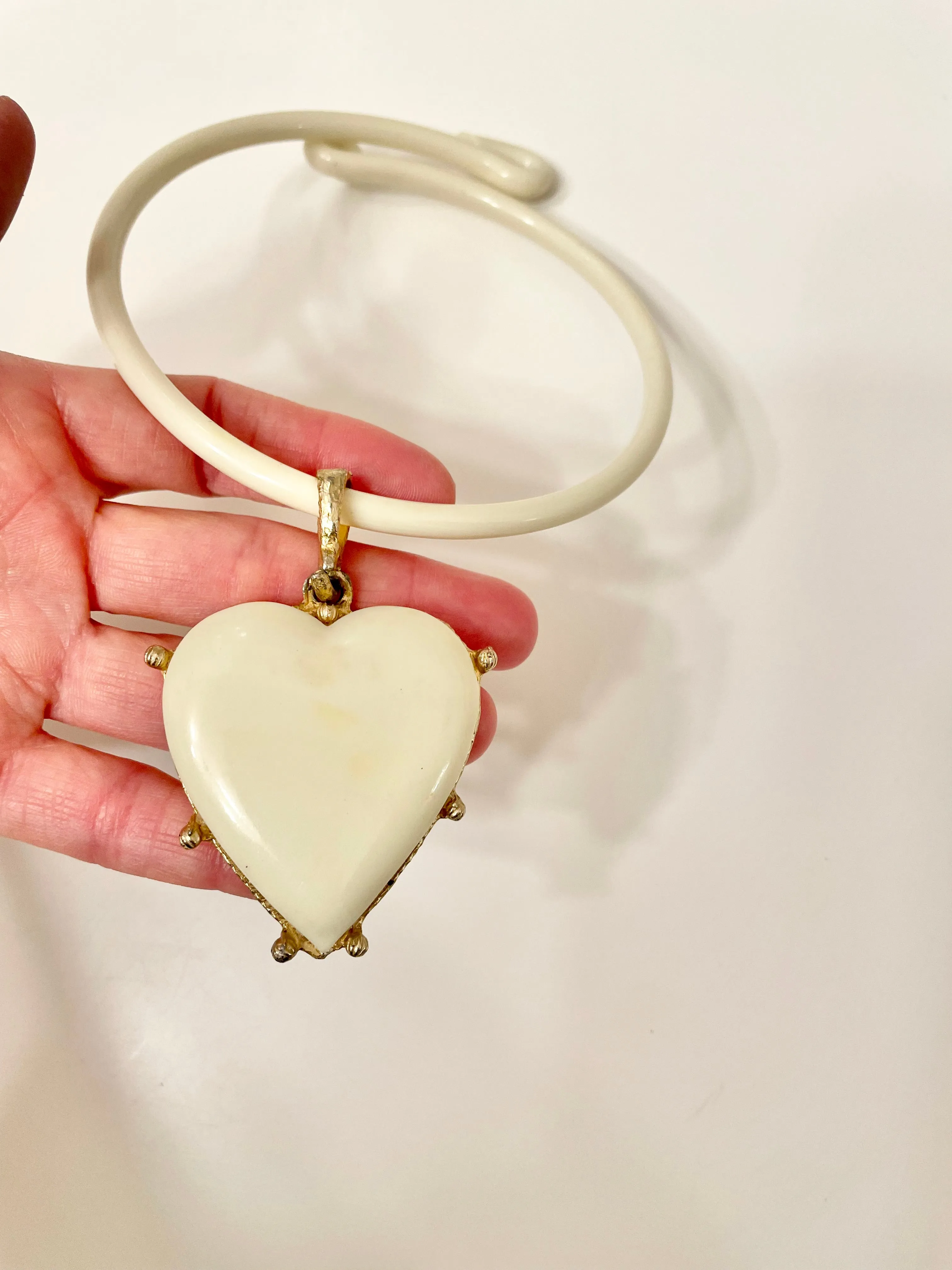 Vintage 1970's  ivory resin heart choker...so chic