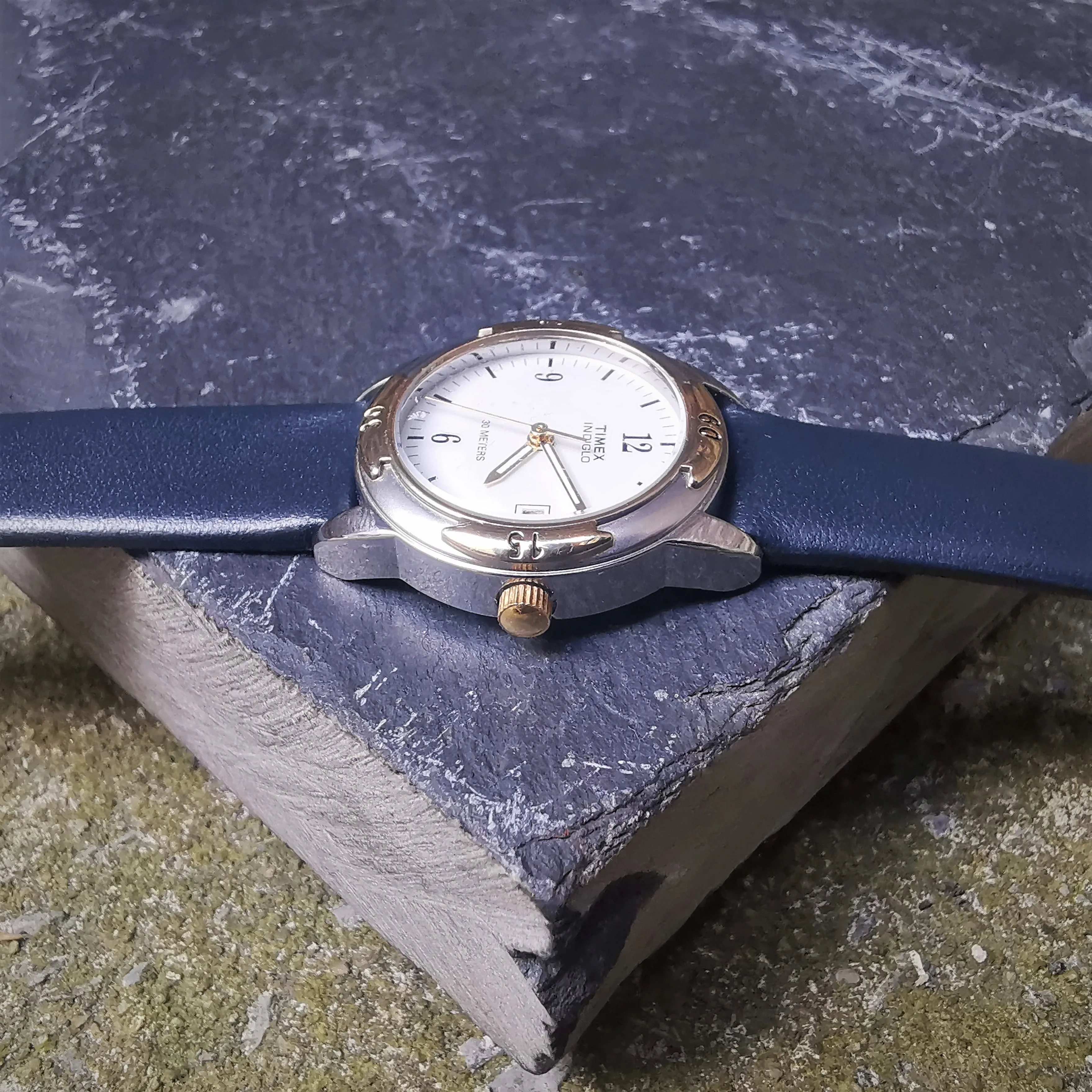 Vintage TIMEX Chrome And Gold Plated Women's Quartz Watch // Date Display // Genuine Leather Navy Strap // Indiglo Function